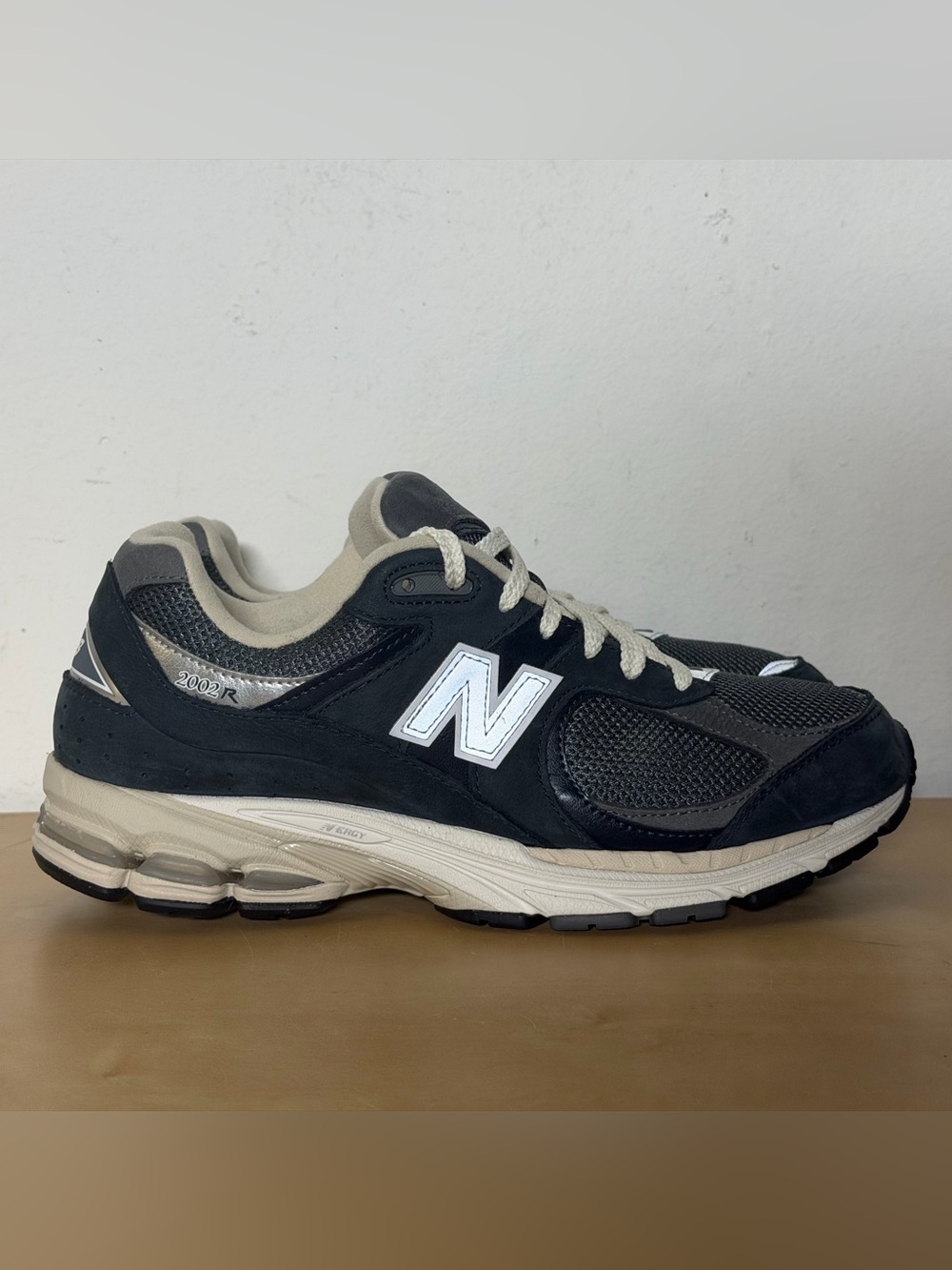 New Balance 2002R Navy Grey Premium Sneakers M2002RNY Mens Size 10